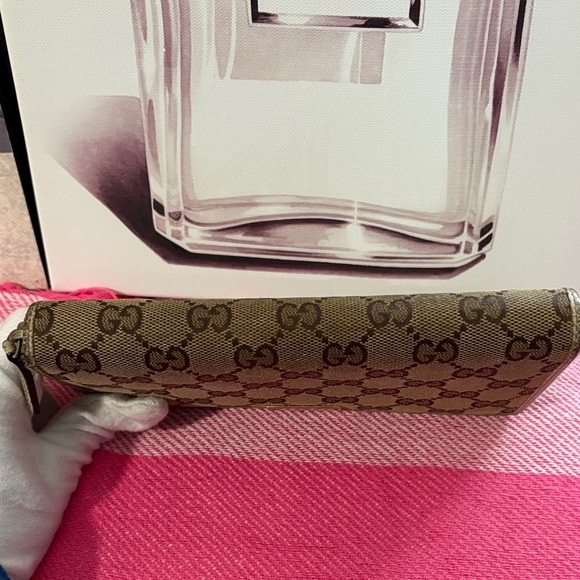 Gucci Beige and Brown Monogram Wallet - Picture 16 of 16